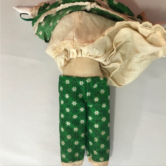 PORCELAIN AND CLOTH CHINA DOLL - Picture 7 of 8